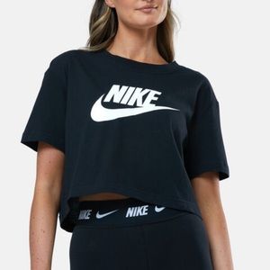 Nike Cropped Top